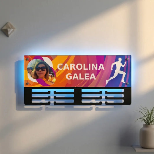 Medallero deportivo personalizado con luz LED amarilla y medallas - Tienda Momentos Chile