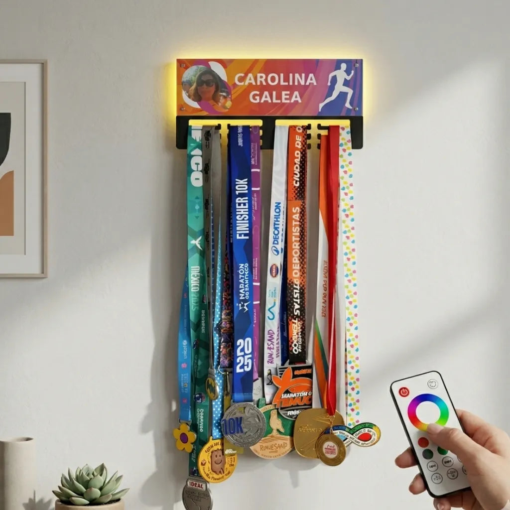 Medallero deportivo personalizado detalle de ganchos y medallas con luz LED